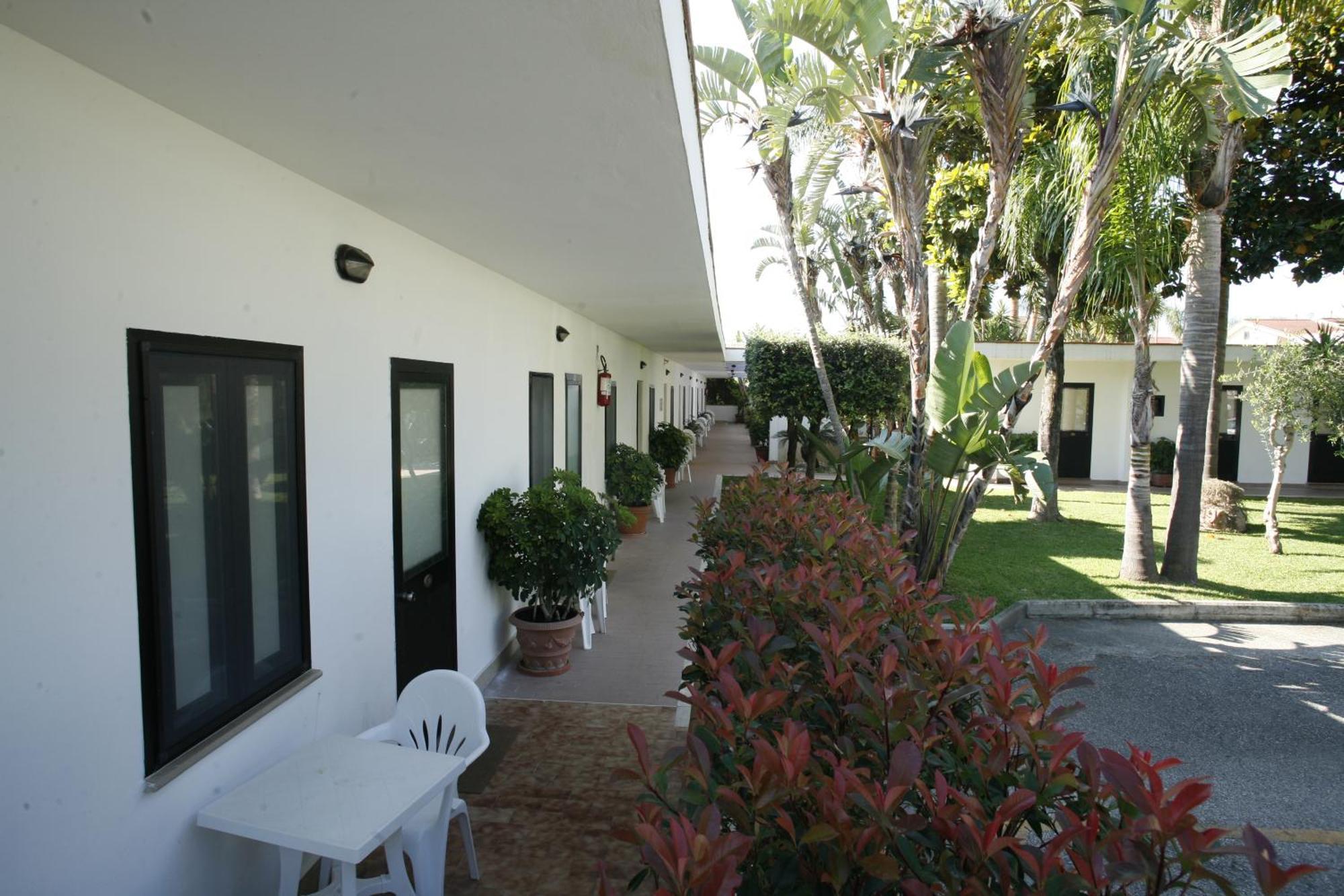 Hotel B&B Marina كاباتشو - بايستوم المظهر الخارجي الصورة
