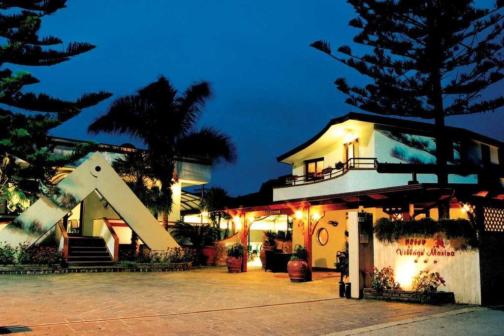 Hotel B&B Marina كاباتشو - بايستوم المظهر الخارجي الصورة
